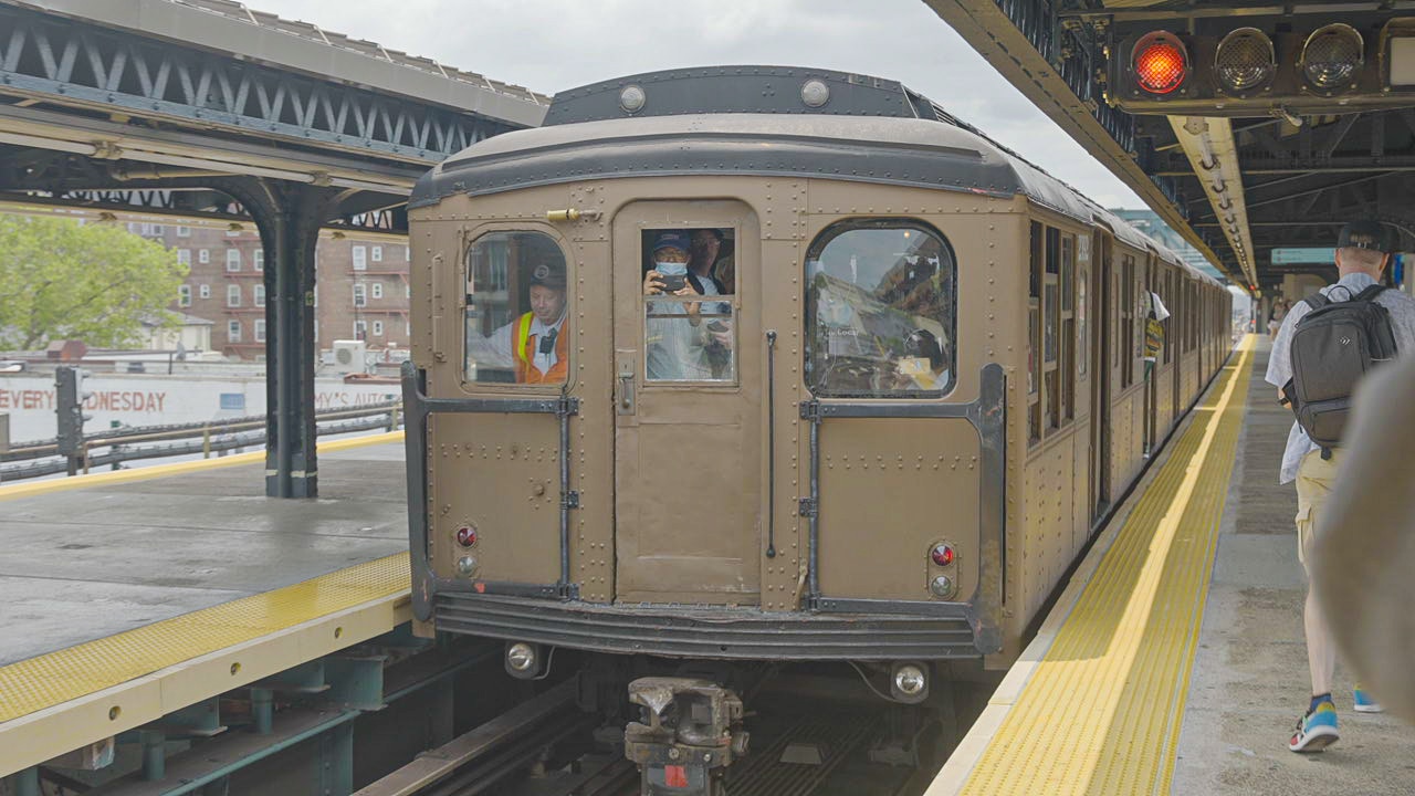 PHOTOS: MTA Celebrates Centennial of Brooklyn-Manhattan Transit with Commemorative Vintage Train Rides 
