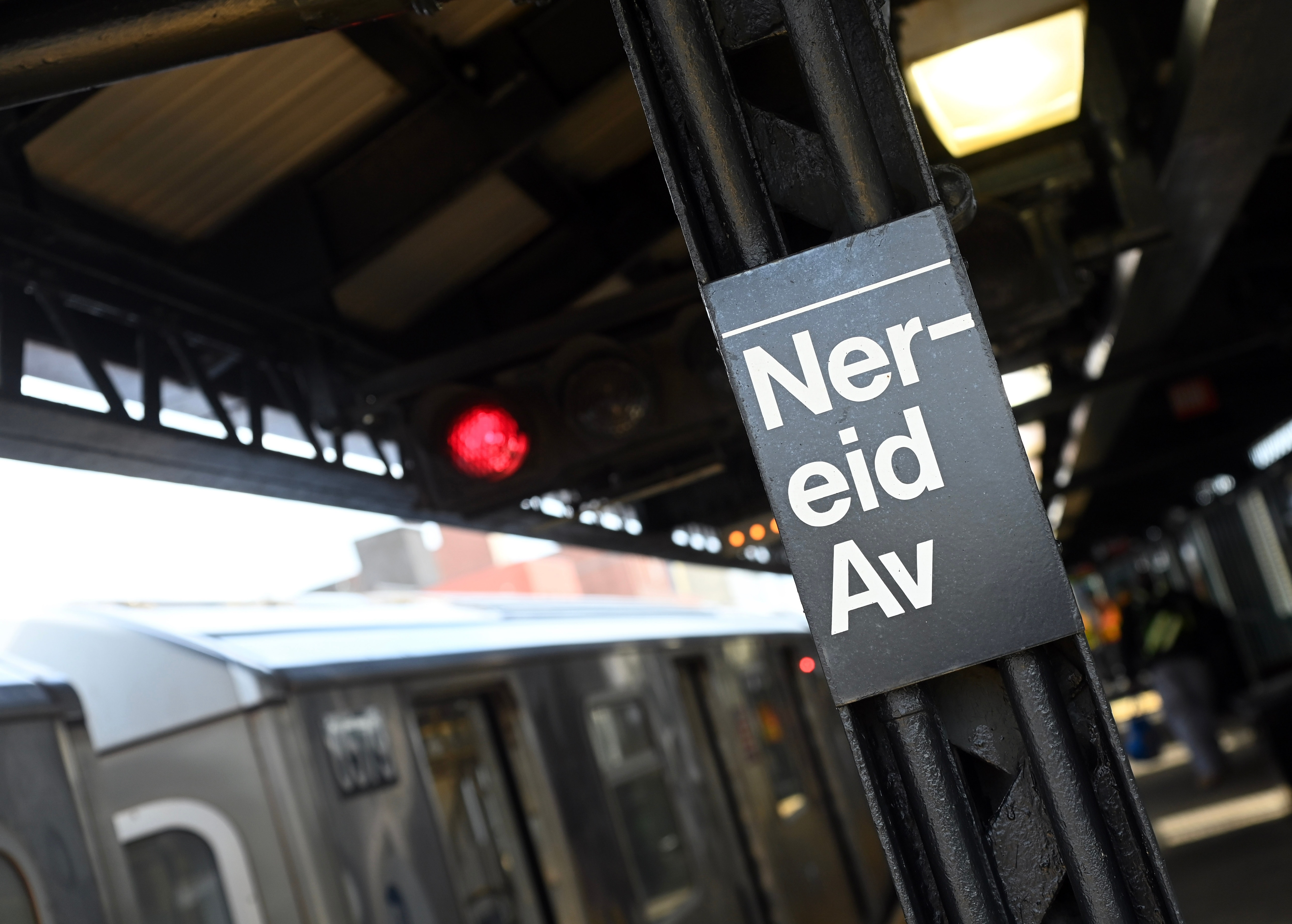 PHOTOS: MTA Completes Re-NEW-vation at Nereid Av 2/5 Station