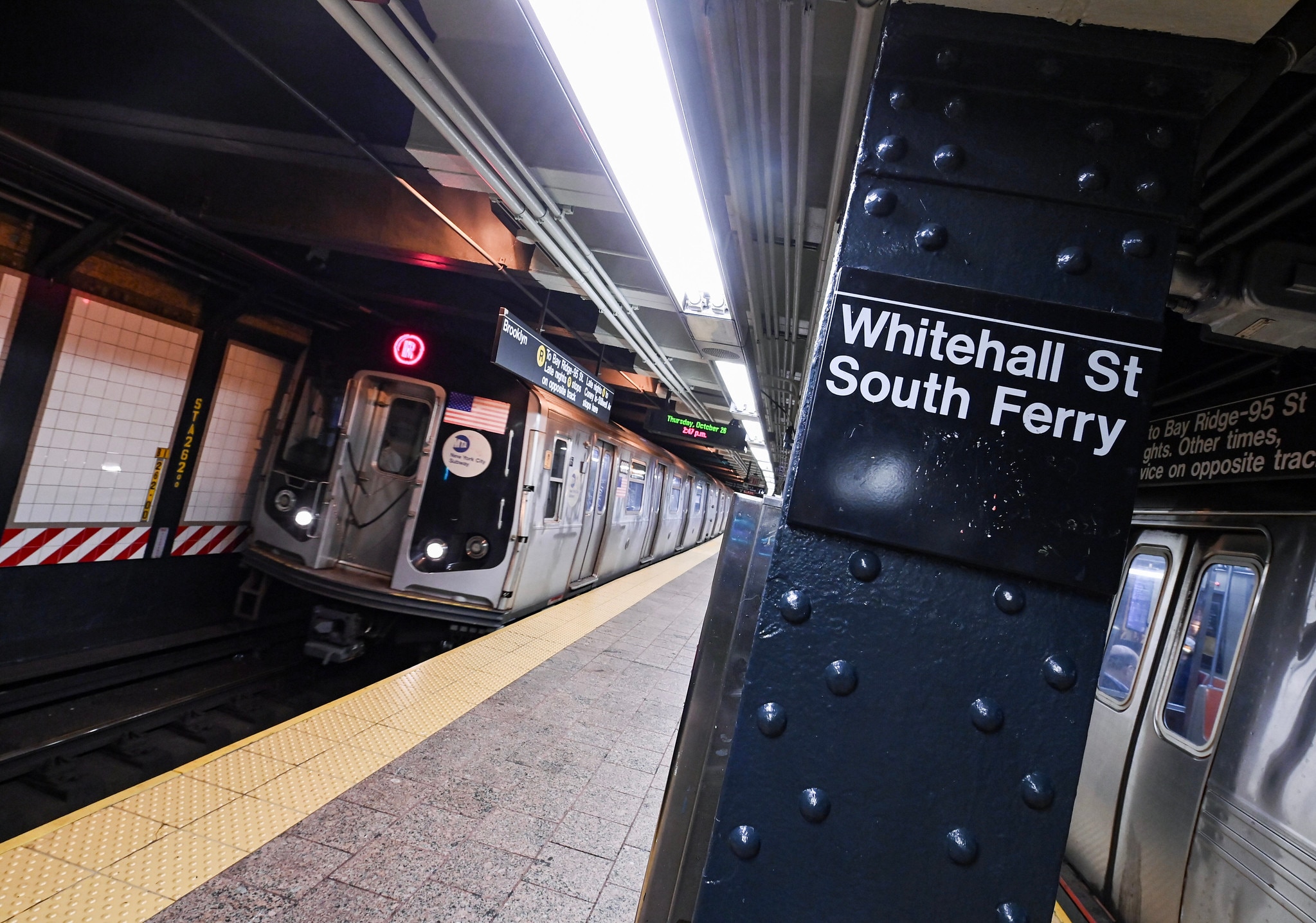 PHOTOS: MTA Completes Re-NEW-vations at Whitehall St R W and Aqueduct Racetrack A Stations 