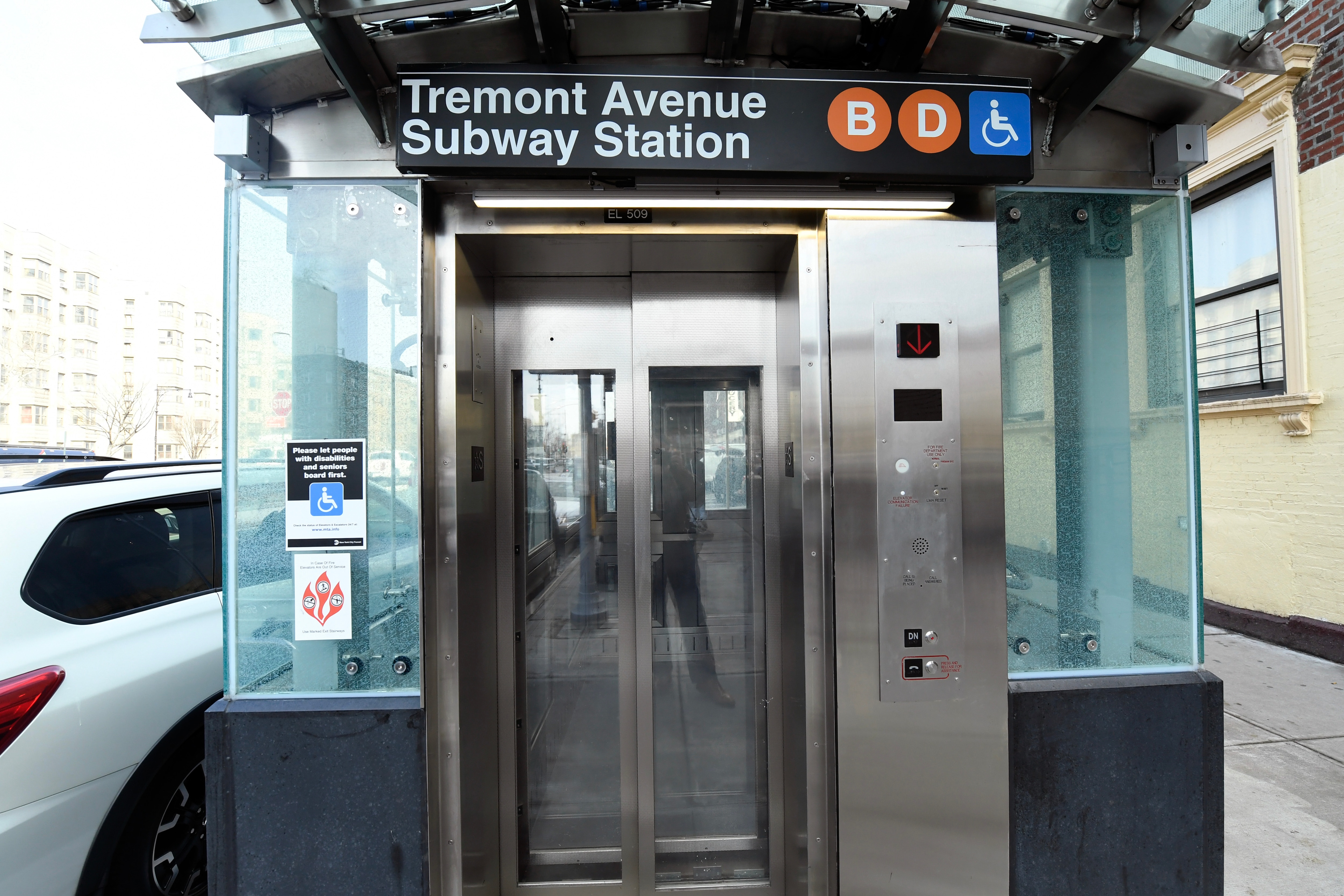 MTA Announces Tremont Av B D Station in The Bronx Now Fully Accessible