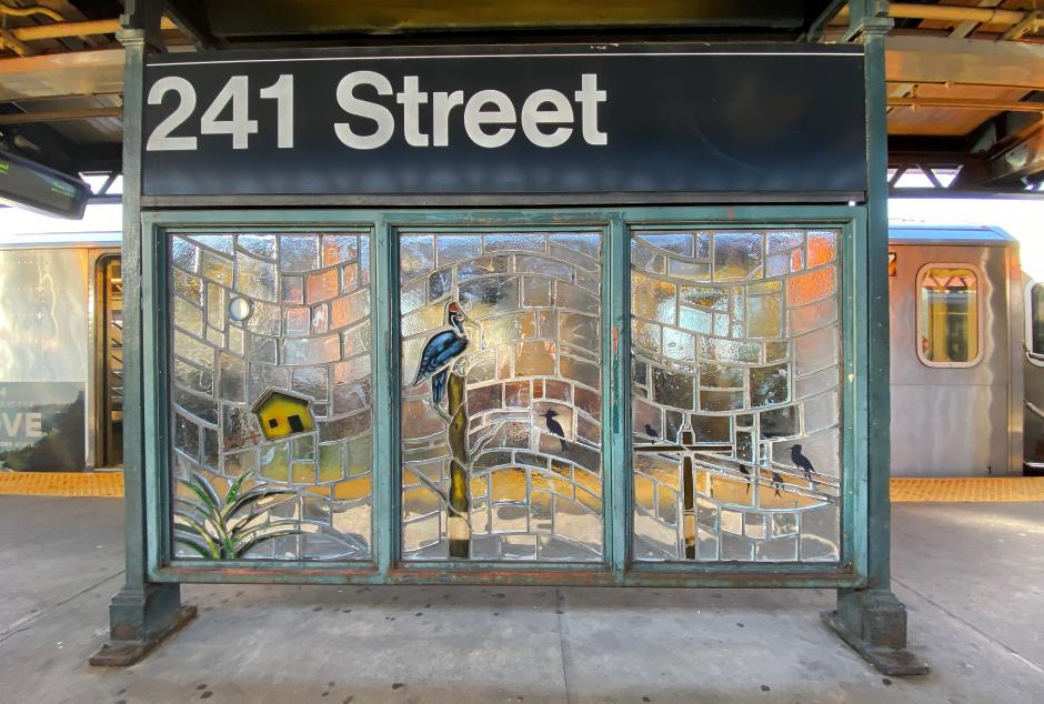 Artwork in faceted glass by Alfredo Ceibal showing colorful birds on a clear glass background on platform windscreens.